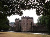 Eingang zur Bischofsburg in Wells