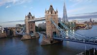 Tower Bridge wird geöffnet 