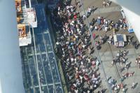 Leute die auf den Einstieg London Eye warten von oben betrachtet