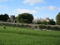 Clovelly Court und Kirche