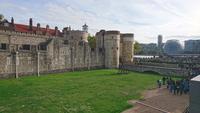 Blick vorbei am Tower of London über die Themse