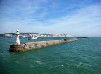 Blick auf die Klippen von der Hafeneinfahrt