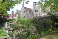 Im Kräutergarten des Klosters