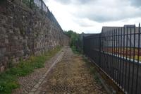 Entlang der Stadtmauer zum Hafen