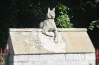 Steinfigur mit Glasaugen (die im Dunkeln leuchten!!)