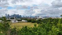 040 Greenwich, Ausblick vom Königlichen Observatorium, Old Royal Naval College, O2 Halle und Canary Wharf