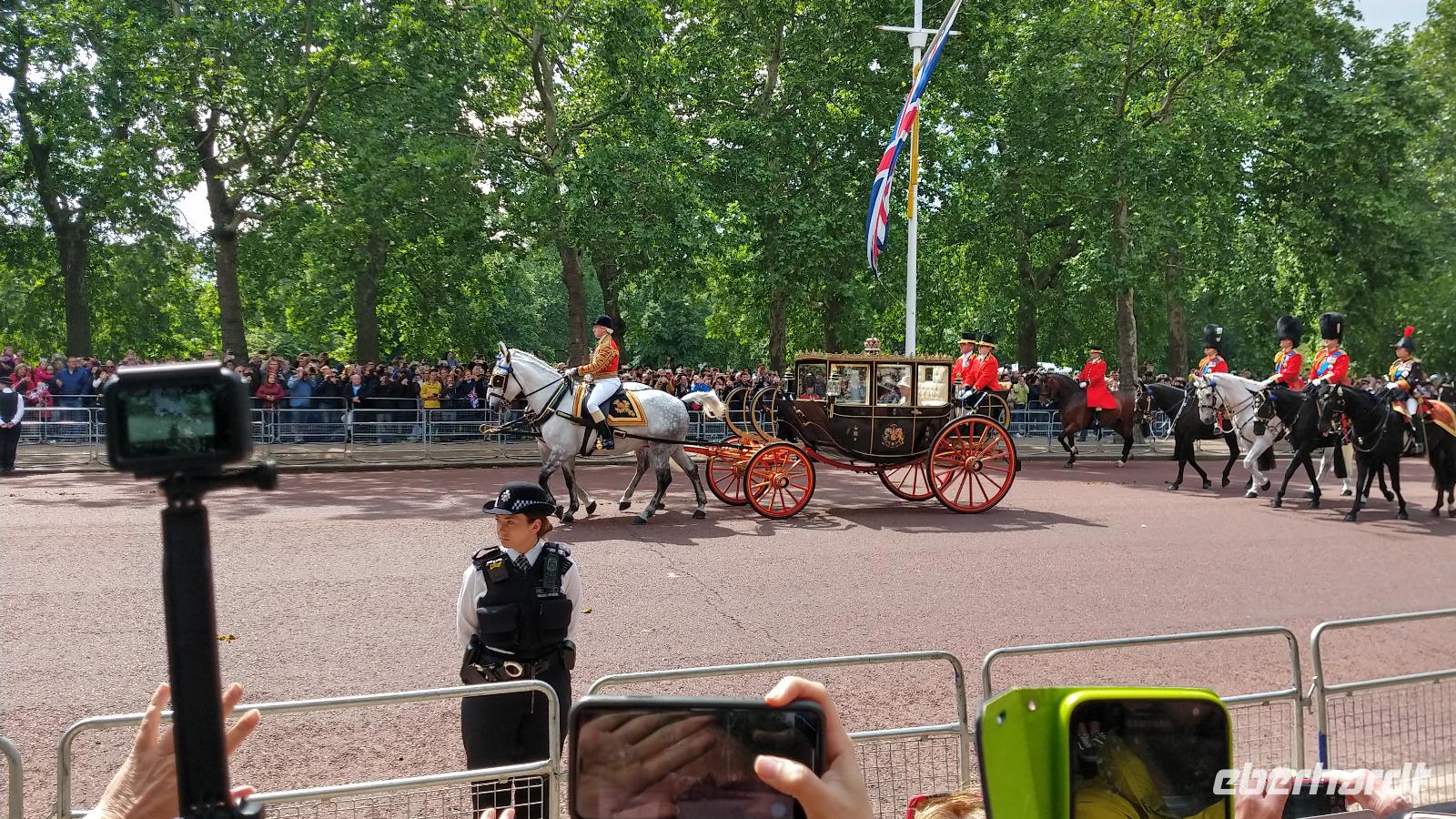 061 Oueen Elisabeth II. - Trooping the Colour (zum 93 Geb.)