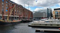 103 London, St. Katharine Docks