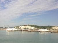 Hafen von Dover mit Dover Castle