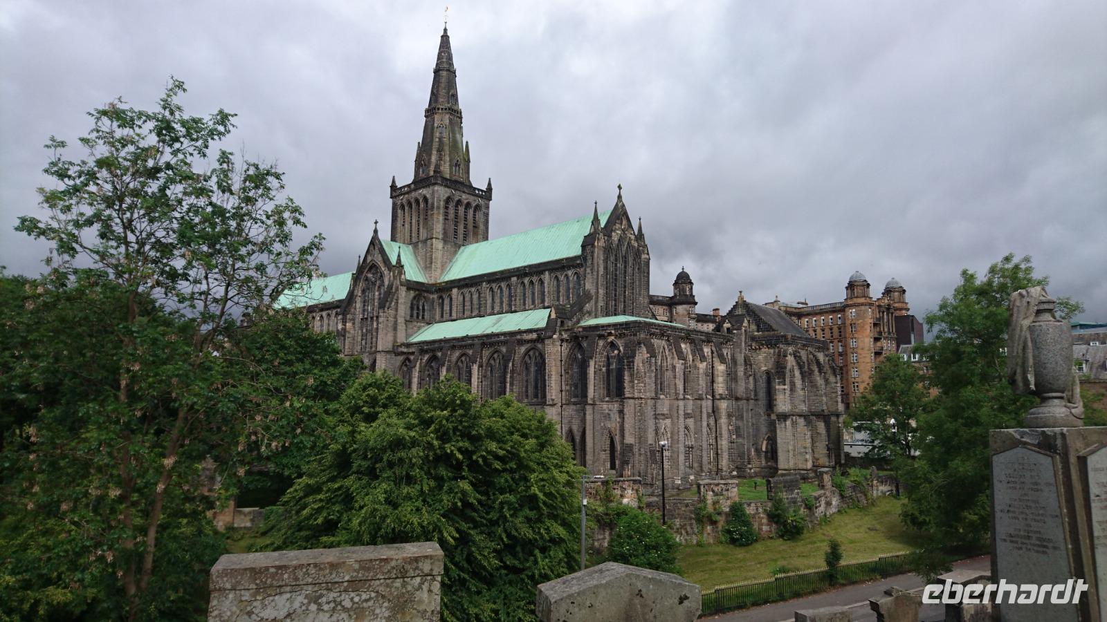 Blick von der Nekropole zu St. Mungo in Glasgow