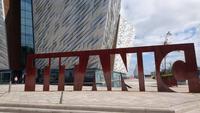 Vor Titanic Belfast
