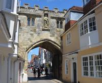 durch das Stadttor