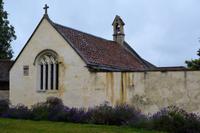 Kapelle mit Lavendel