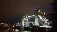 Tower Bridge  wird geöffnet