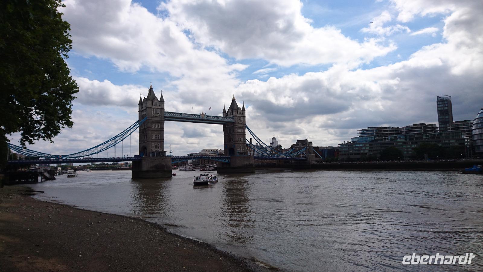 Tower Bridge an der Themse in London