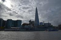 045 London, Schifffahrt von Westminster nach Greenwich, the Shard und Kreuzer Belfast