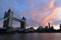 065 London, Tower Bridge am Abend