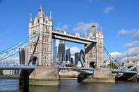 104 London, Tower Bridge mit City of London
