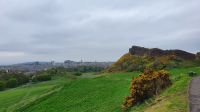 Arthurs Seat und die Altstadt von Edinburgh