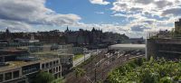 028 Edinburgh, Blick vom Calton Hill zur Altstadt mit Waverly Station