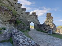 Ausgang aus dem alten Palastgebäude von Tintagel