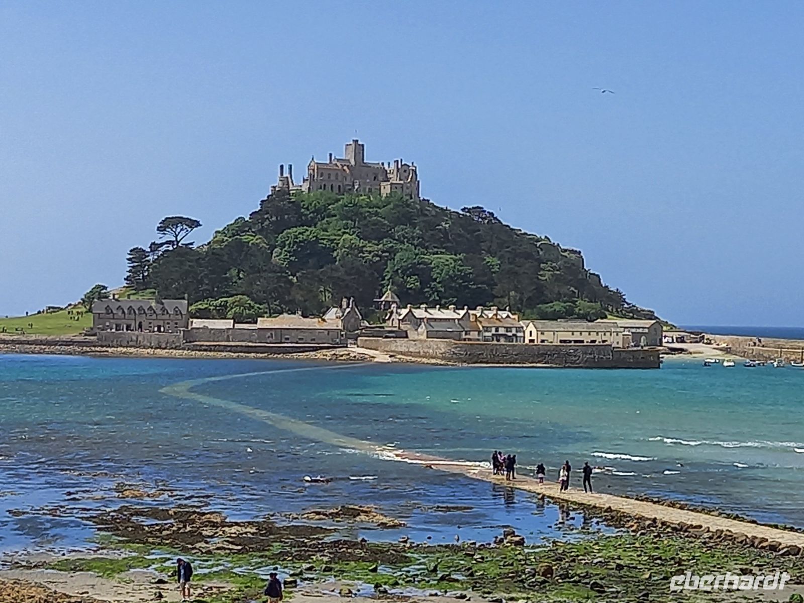 ... aber wenig später lag er komplett unter Wasser - die Flut kam