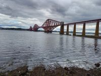 UNESCO-Welterbe Firth of Forth Eisenbahnbrücke von South Queensferry aus