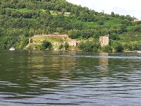 Urquardt Castle vom See aus