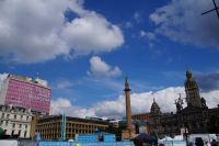 George Square, rechts das Rathaus, zentral die Säule - ohne King George aber mit Sir Walter Scott