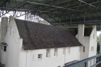 Das Hill House in seinem Käfig