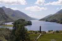 Glenfinnan Monument vor Loch Shiel