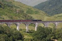 Glenfinnan Viaduct mit Jacobite Steam Train 