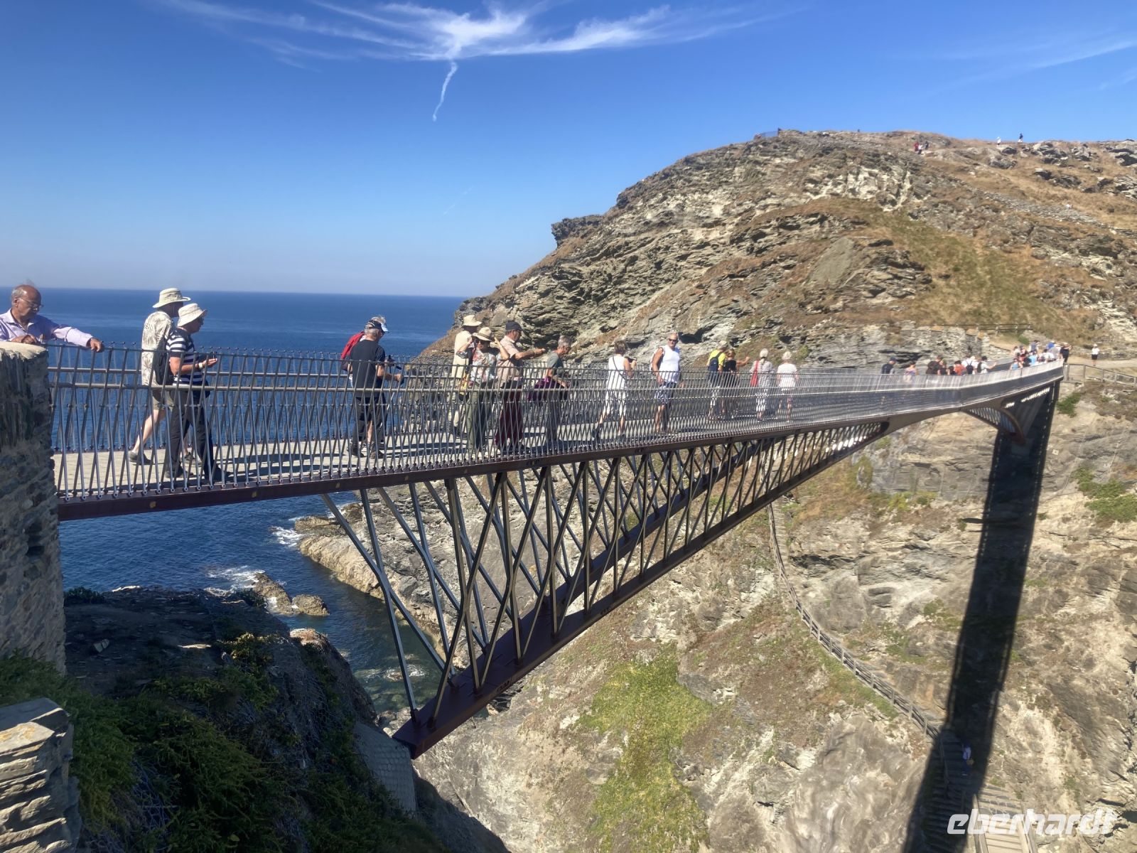 die Hängebrücke zum ehemaligen Schloß Tintagel