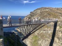 die Hängebrücke zum ehemaligen Schloß Tintagel