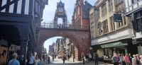 160 Chester, Fachwerk in der Eastgate Street mit Victorianischer Uhr