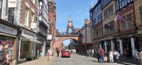 162 Chester, Fachwerk in der Eastgate Street mit Victorianischer Uhr