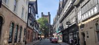 163 Chester, Fachwerk in der St Werburgh Street mit Cathedral