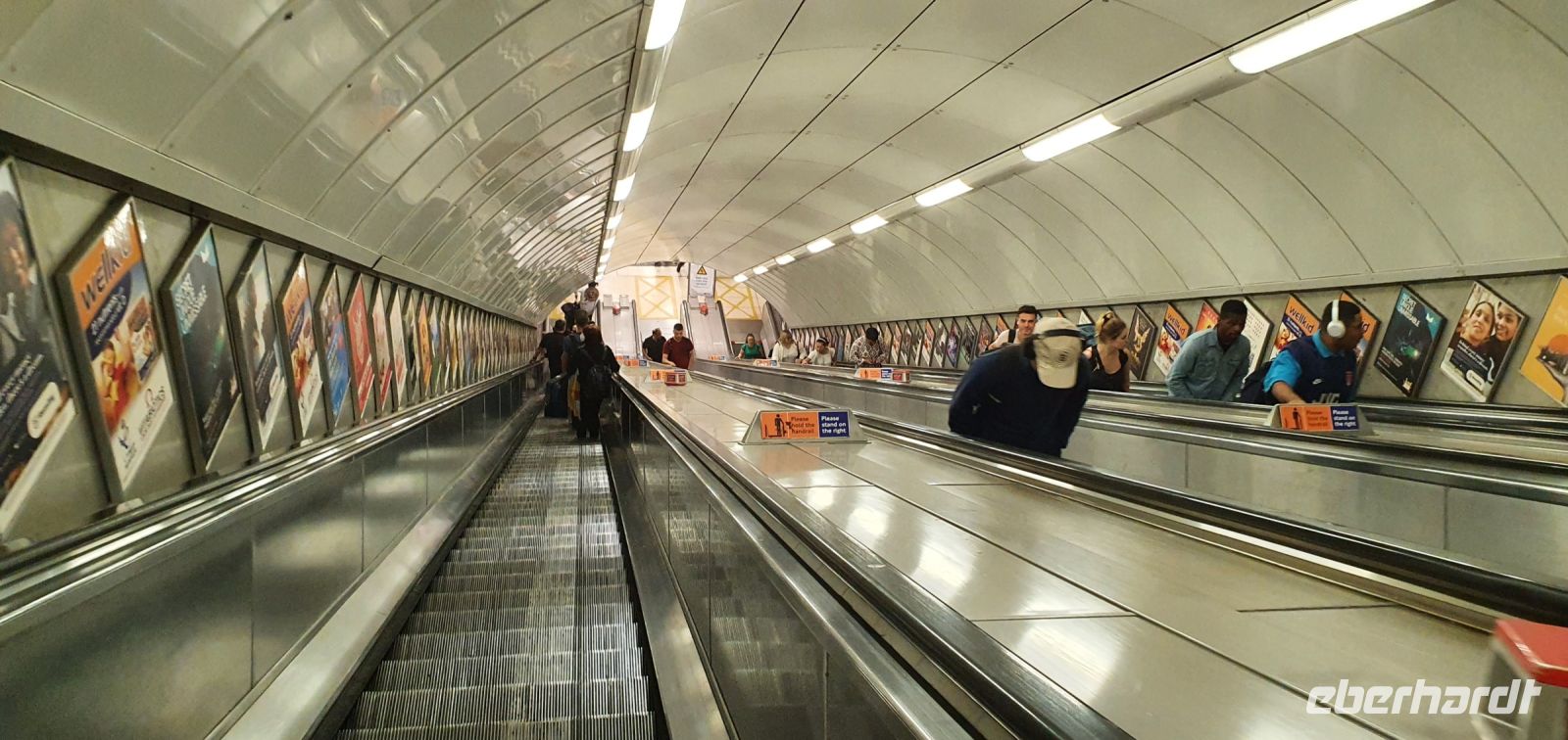 20220827 092235 Metro fahren