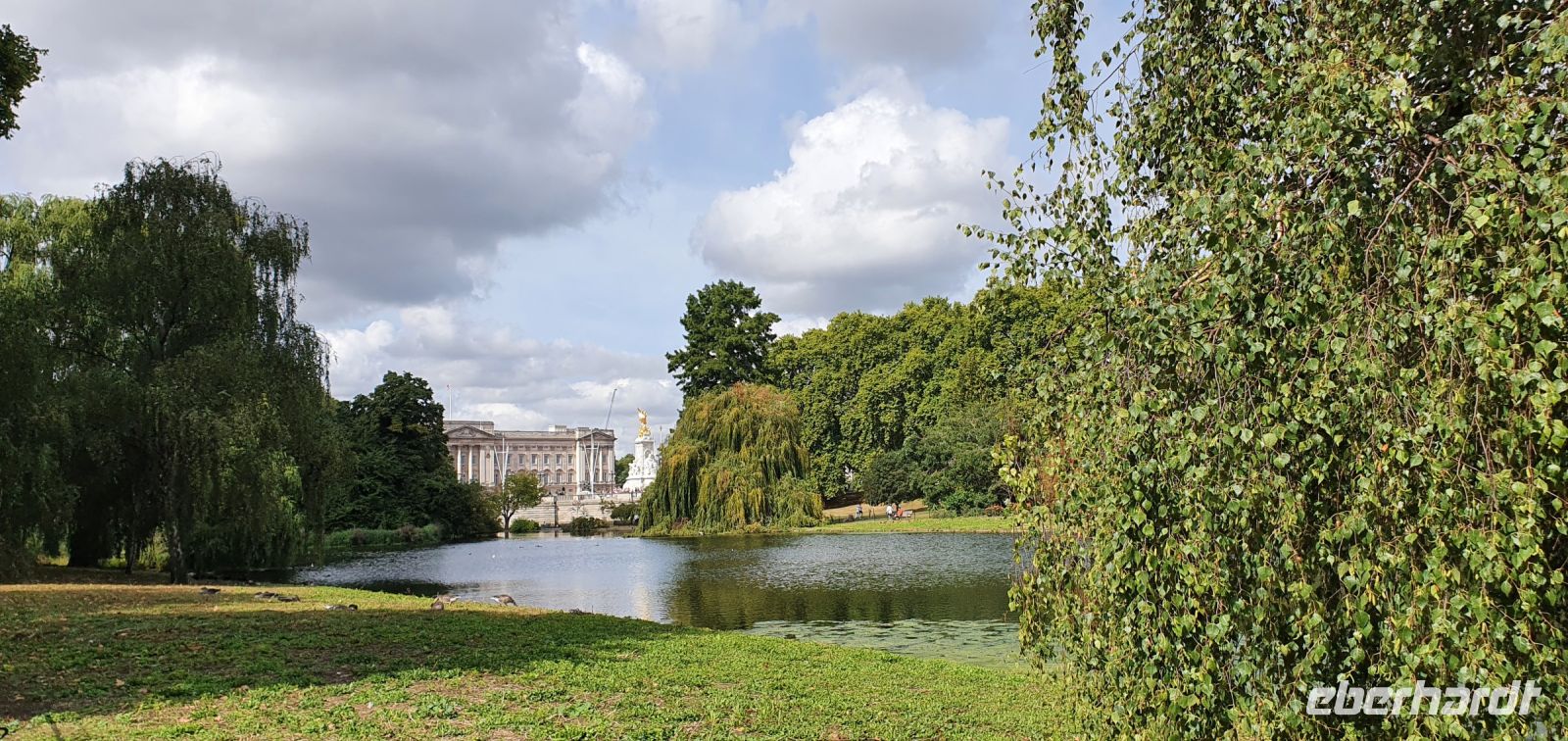 20220828 104758 durch den St. James Park zum Buckingham Palace