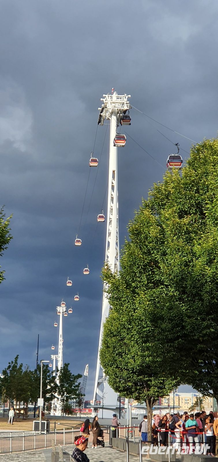 20220829 180226 Fahrt mit der Seilbahn über die Themse