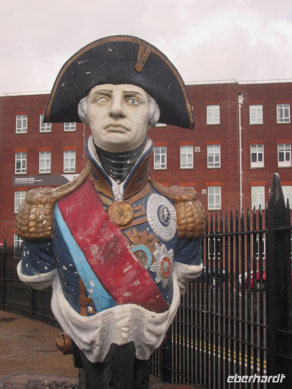 Admiral Nelson vor der H.M.S. Victory