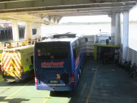 Bus auf der Fähre zur Isle of Wight