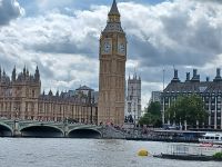 Blick von der Westminster Bridge auf das Parliament