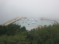 Nebelblick lediglich auf den kleinen Hafen vor St. Michaels Mount