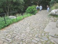 beschwerlicher Weg zur und von der Burg