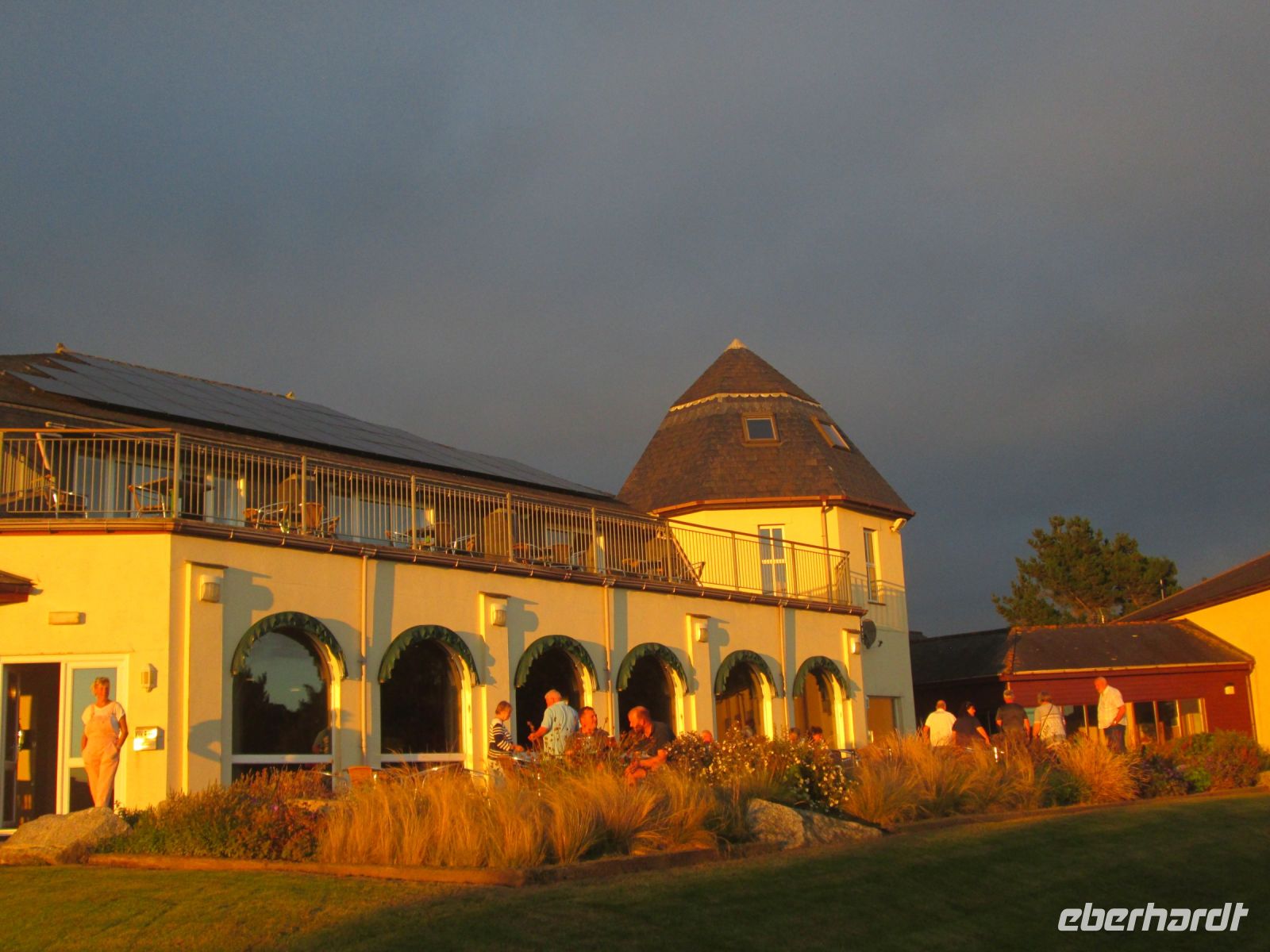 herrlicher Sonnenuntergang vor dem Lanhydrock Golf Hotel