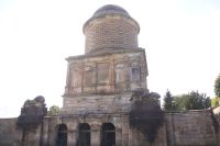 Vorderseite des Hamilton Mausoleums, gegen die Sonne