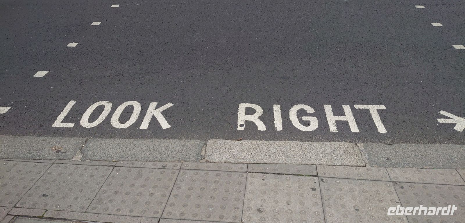 Bei Linksverkehr - Look Right