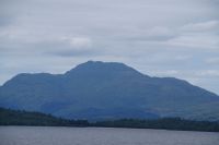 Ben Lomond am Nordende von Loch Lomond, mit 994 m ein Munro (Berge über 914 m = 3000 Fuß) - er liegt in den Highlands.