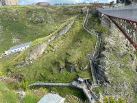 Café, alter Weg und neue Brücke